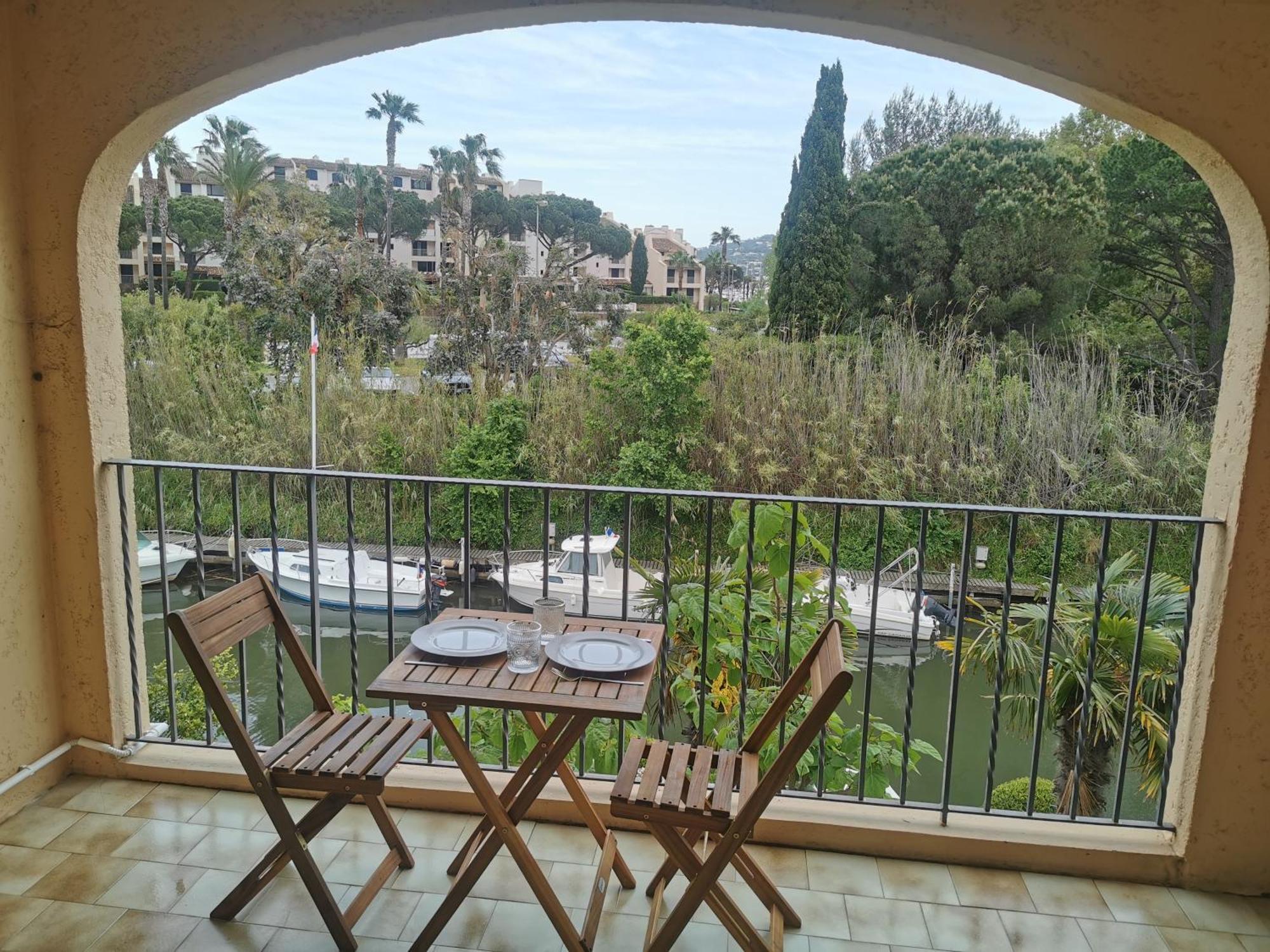 Appartement T2 Au Coeur Du Golfe De Saint Tropez à Cogolin Extérieur photo